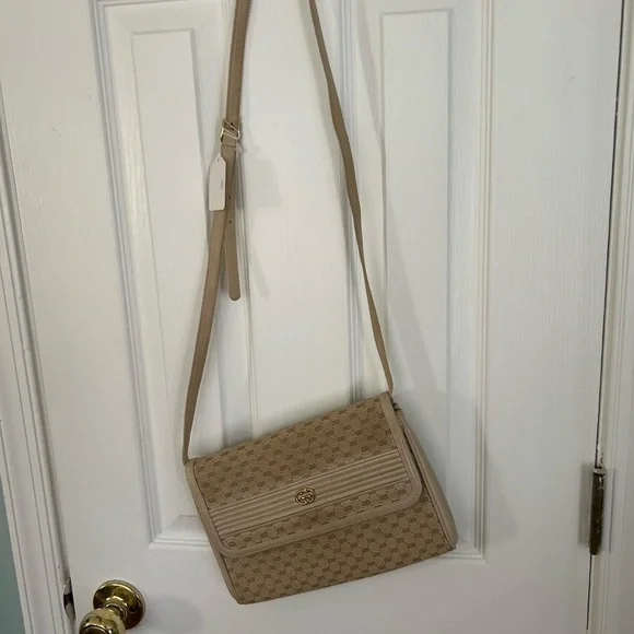 Gucci Elegant Cream Designer Women's Bag - Picture 6 of 6